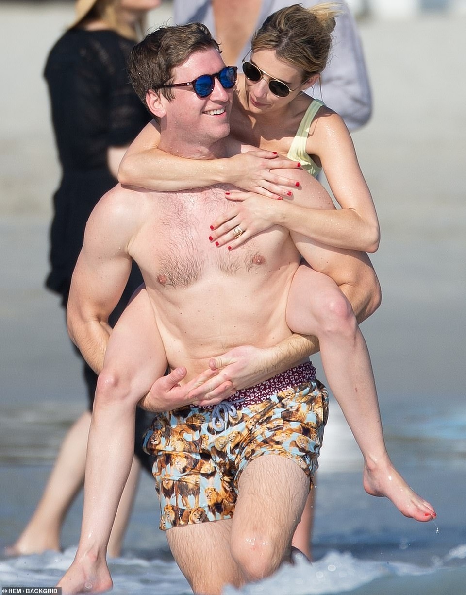 Emma Roberts gợi cảm với áo tắm - 5 Emma Roberts gợi cảm với áo tắm - 5