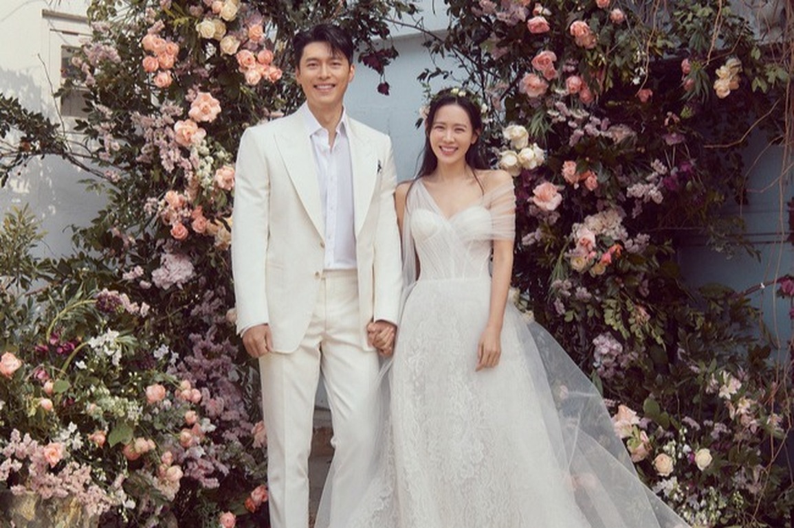 Clip cô dâu Son Ye Jin và chú rể Hyun Bin hạnh phúc tiến vào lễ đường - 4 Clip cô dâu Son Ye Jin và chú rể Hyun Bin hạnh phúc tiến vào lễ đường - 4