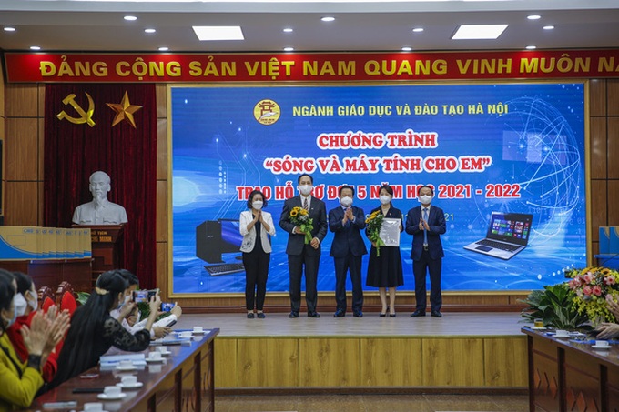 Chương trình Sóng và máy tính cho em trao hỗ trợ.