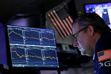 Chứng khoán Mỹ biến động trái chiều sau động thái áp thuế từ Trung Quốc