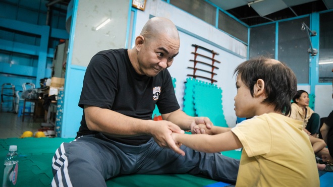 Lớp võ “đặc biệt” dành cho trẻ em chậm phát triển tại Sài Gòn - 11 Lớp võ “đặc biệt” dành cho trẻ em chậm phát triển tại Sài Gòn - 11
