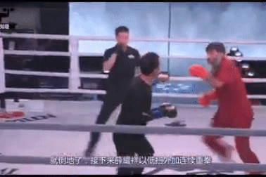 Hài hước vụ hai cao thủ võ Trung Quốc thượng đài như... trẻ con đánh nhau