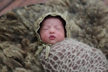 Đáng yêu hậu trường chụp ảnh bé sơ sinh