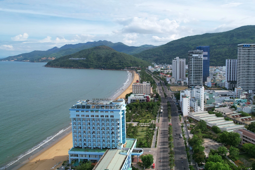 Vì sao khách sạn Hải Âu được chậm di dời khỏi vị trí đắc địa ở Quy Nhơn? - 1 Vì sao khách sạn Hải Âu được chậm di dời khỏi vị trí đắc địa ở Quy Nhơn? - 1