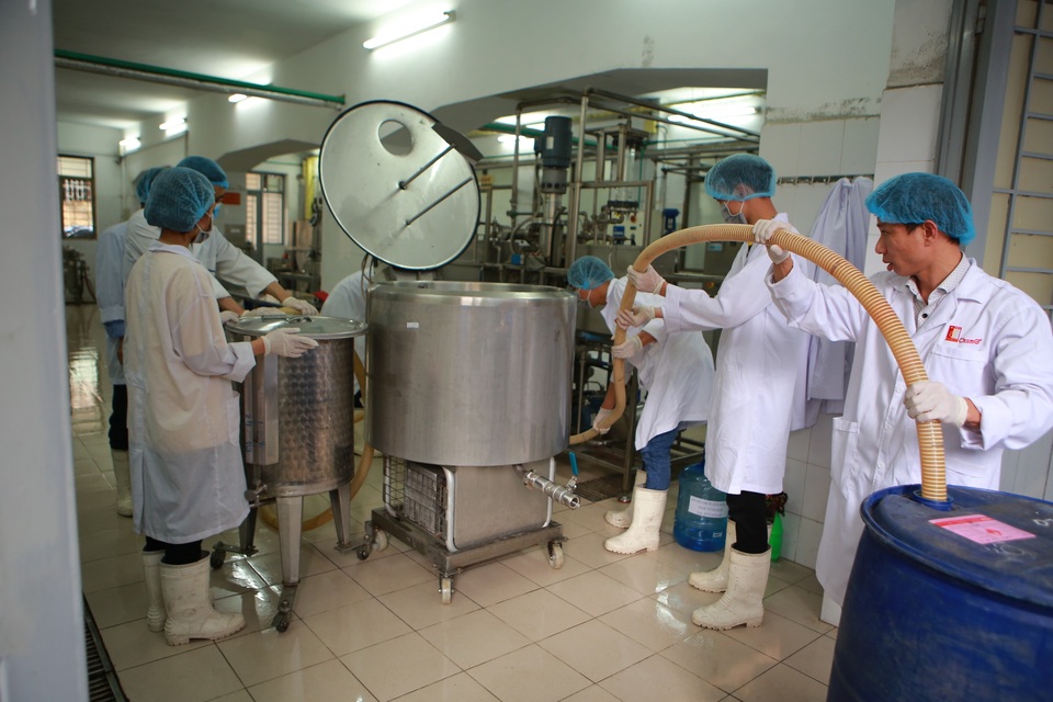Sản xuất 500 lít nước rửa tay hỗ trợ người dân vùng tâm dịch Sơn Lôi - 1 Sản xuất 500 lít nước rửa tay hỗ trợ người dân vùng tâm dịch Sơn Lôi - 1