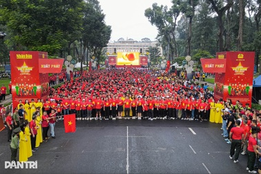 6.000 người đi bộ hưởng ứng chương trình "Cùng Việt Nam tiến bước"