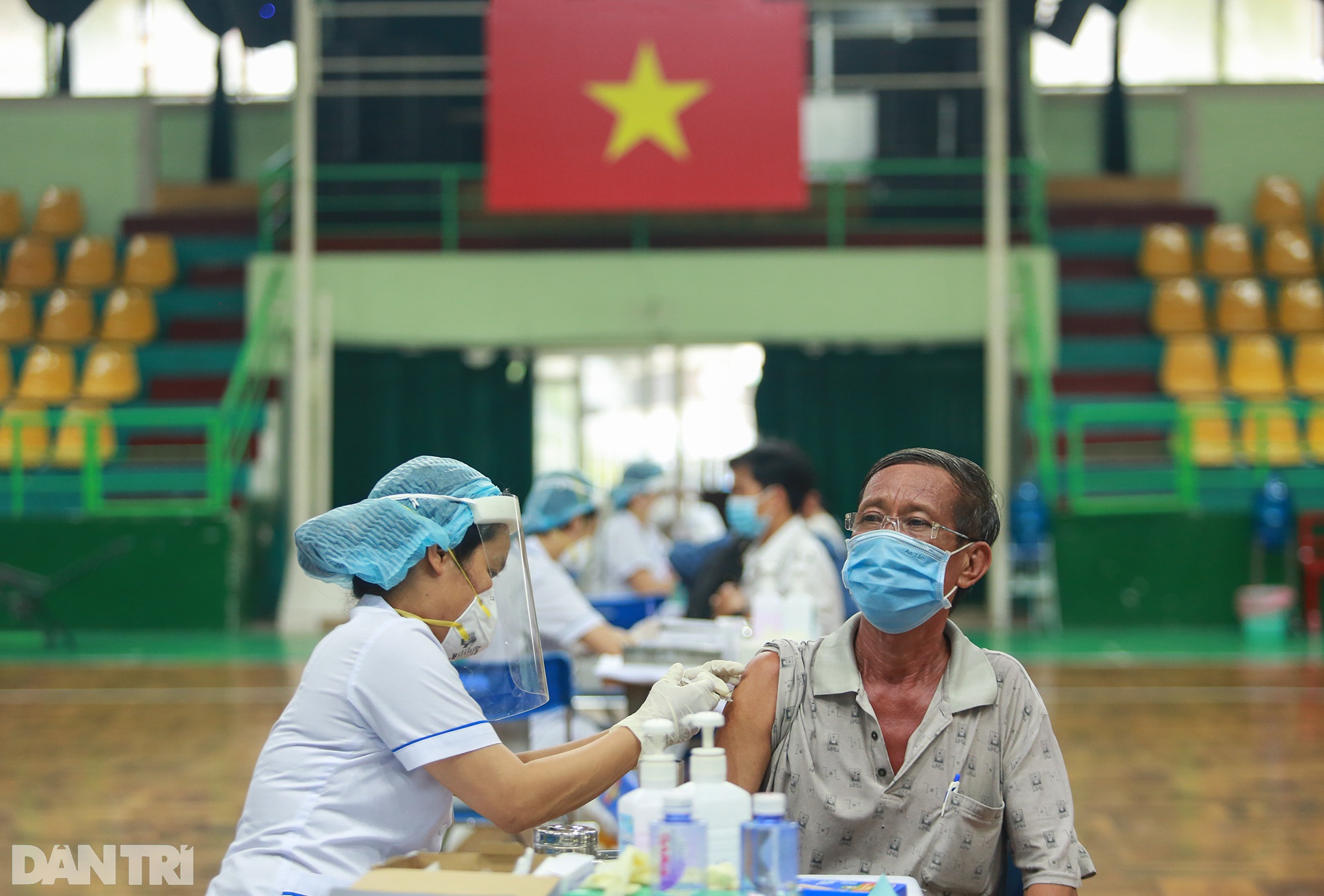 TPHCM dùng trường học, nhà thi đấu để tiêm vắc xin Covid-19 cho 1 triệu dân - 5 TPHCM dùng trường học, nhà thi đấu để tiêm vắc xin Covid-19 cho 1 triệu dân - 5