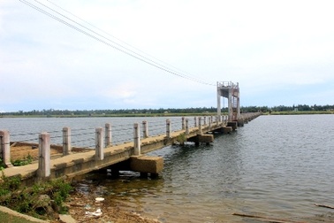 Cấm các phương tiện lưu thông qua cầu “vĩnh biệt”