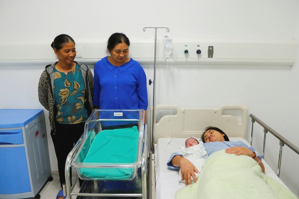 Bé trai nặng 3,9kg xông đất khoa Sản Bệnh viện Bạch Mai Ninh Bình - 1 Bé trai nặng 3,9kg xông đất khoa Sản Bệnh viện Bạch Mai Ninh Bình - 1