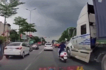 Tình huống "hung thần" container đánh võng để dằn mặt "nữ ninja"