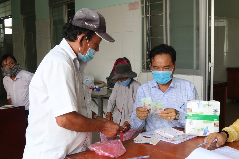 Nhà nước ráng lo giùm, dân đã nhận được tiền rồi, xin cảm ơn - 5 Nhà nước ráng lo giùm, dân đã nhận được tiền rồi, xin cảm ơn - 5