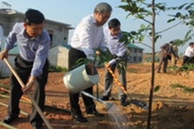 Gần 500 cán bộ, công chức tham gia Tết trồng cây đầu Xuân