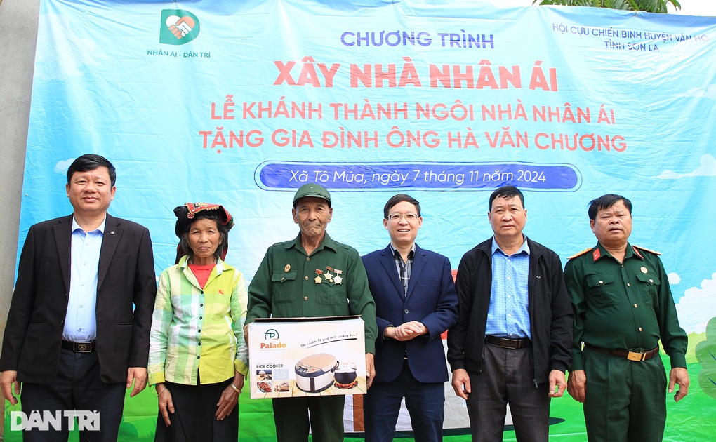 Nhà Nhân ái giúp 3 người già yếu an tâm đi qua mưa bão - 4 Nhà Nhân ái giúp 3 người già yếu an tâm đi qua mưa bão - 4