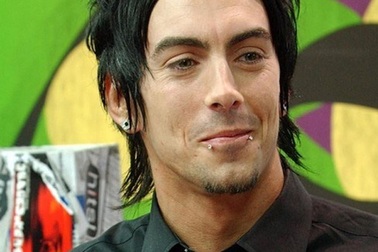 Ca sĩ nhạc rock bị tuyên án 35 năm tù vì cưỡng dâm trẻ em