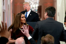 Nhà Trắng bị nghi chỉnh sửa video vụ phóng viên đấu khẩu với ông Trump