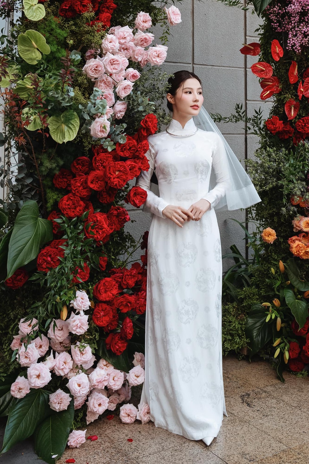 Diễm My 9X: Quá khứ bị chê kém sắc, hiện tại viên mãn sau lễ cưới cổ tích - 10 Diễm My 9X: Quá khứ bị chê kém sắc, hiện tại viên mãn sau lễ cưới cổ tích - 10