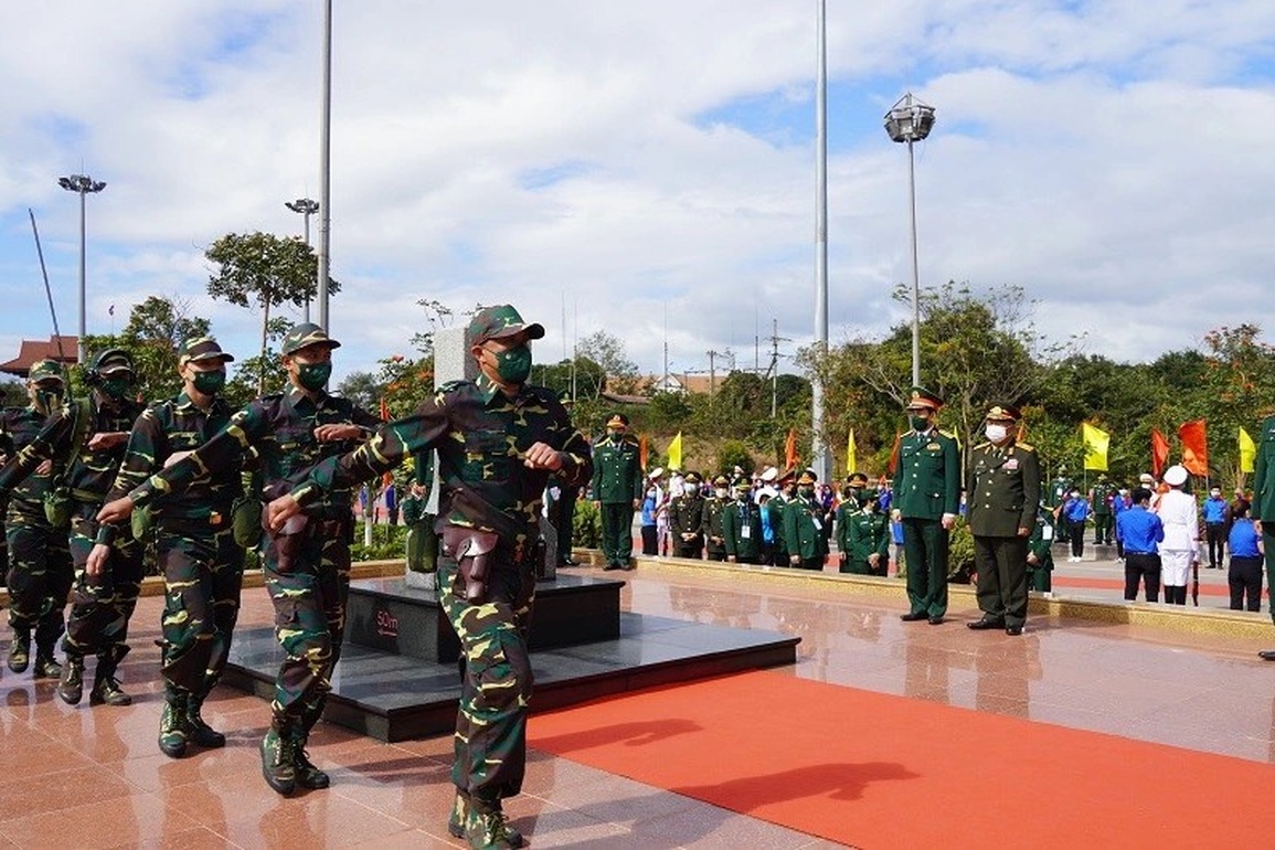 Việt Nam - Lào hợp tác quốc phòng toàn diện, xây dựng biên giới hòa bình - 7 Việt Nam - Lào hợp tác quốc phòng toàn diện, xây dựng biên giới hòa bình - 7