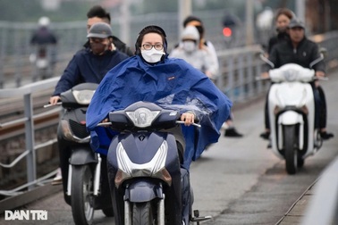 Hà Nội mưa, thời tiết se lạnh