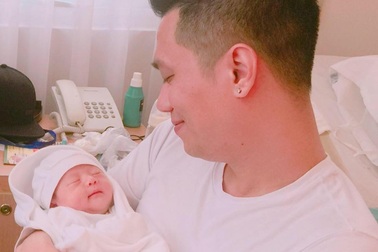 Diễn viên Việt Anh nghẹn ngào hồi tưởng quãng đời "lay lắt với bánh mì"