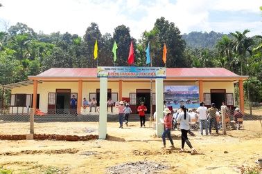 Chung tay xóa điểm trường tạm ở miền núi