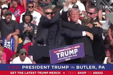 Khoảnh khắc ông Trump bị bắn khi vận động tranh cử