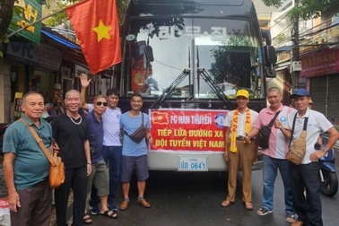 40 người thuê xe khách đi 1.400km sang Thái Lan, cổ vũ tuyển Việt Nam