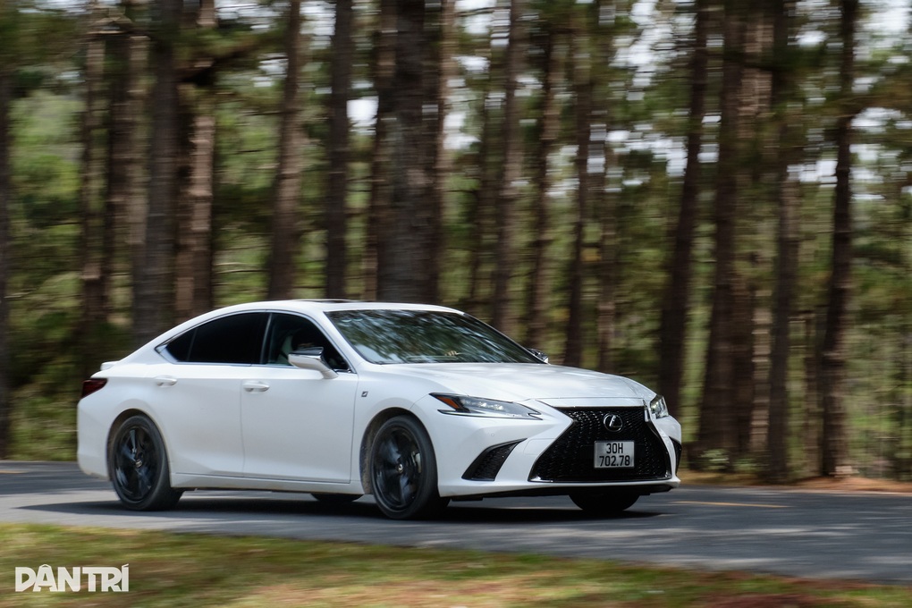 Trải nghiệm Lexus ES 250 F Sport: Lái hay hơn nhưng vẫn thiếu chút để đã - 29 Trải nghiệm Lexus ES 250 F Sport: Lái hay hơn nhưng vẫn thiếu chút để đã - 29