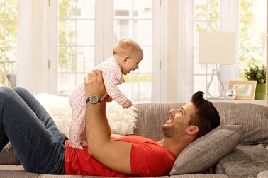 Cha lớn tuổi đẻ con thông minh hơn