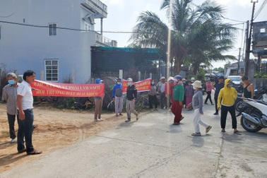 Đóng cửa cơ sở chế biến mực bốc mùi hôi thối