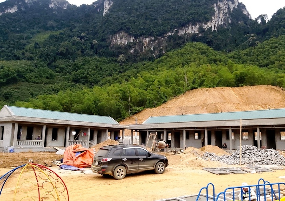 Tết sớm nơi bản làng vùng biên từng bị cơn lũ kinh hoàng quét qua - 12 Tết sớm nơi bản làng vùng biên từng bị cơn lũ kinh hoàng quét qua - 12