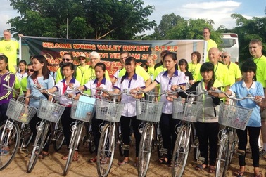 Trao tặng 25 xe đạp cho nữ sinh nghèo học giỏi