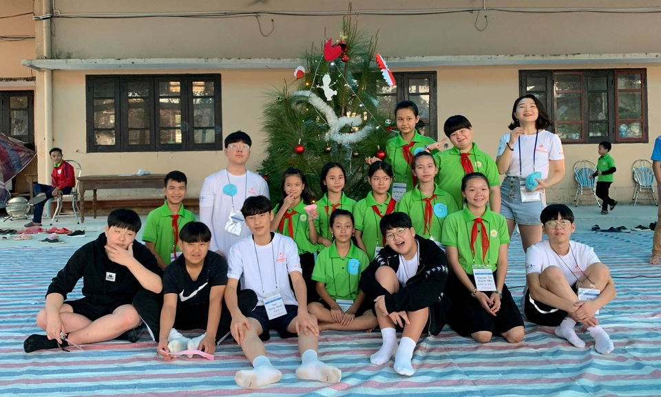 Học sinh Hàn Quốc vẽ tranh tường, giao lưu với trẻ khuyết tật Quảng Trị - 4 Học sinh Hàn Quốc vẽ tranh tường, giao lưu với trẻ khuyết tật Quảng Trị - 4