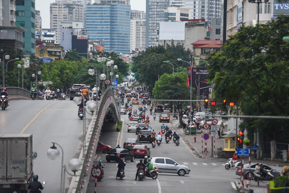 Người dân Hà Nội tranh thủ tập thể dục trước giờ cách ly toàn xã hội - 7 Người dân Hà Nội tranh thủ tập thể dục trước giờ cách ly toàn xã hội - 7