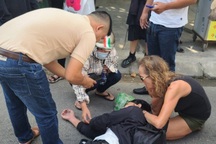 2 nữ du khách nước ngoài cứu giúp nam sinh bị ngã xe ở Đà Nẵng