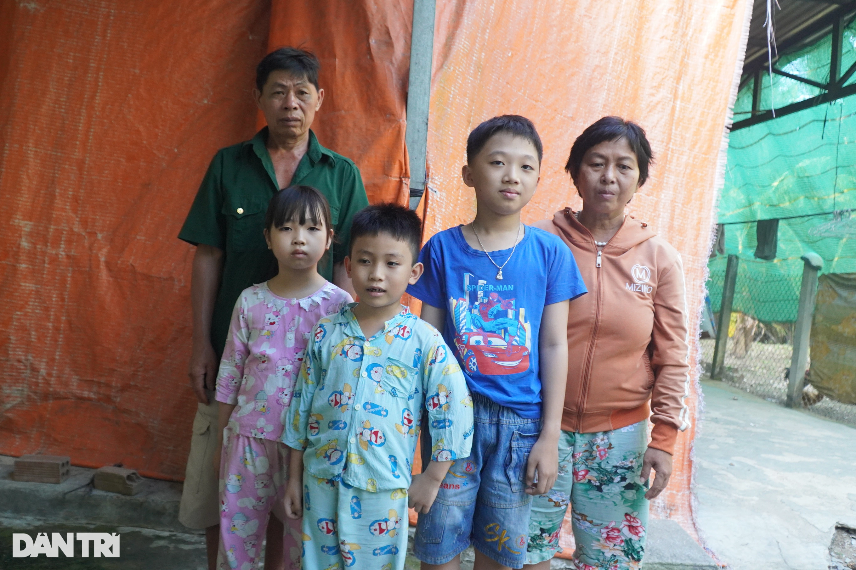 3 children 3 đứa trẻ