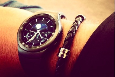 Samsung ra mắt đồng hồ thông minh Gear S2 mặt tròn, pin 3 ngày