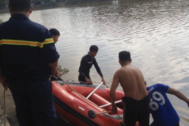 Tìm thấy thi thể 2 mẹ con nhảy sông quyên sinh