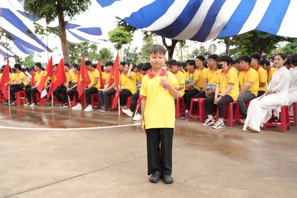 Cậu học trò cao 1,25m trở thành tân sinh viên ngành công nghệ thông tin - 3 Cậu học trò cao 1,25m trở thành tân sinh viên ngành công nghệ thông tin - 3