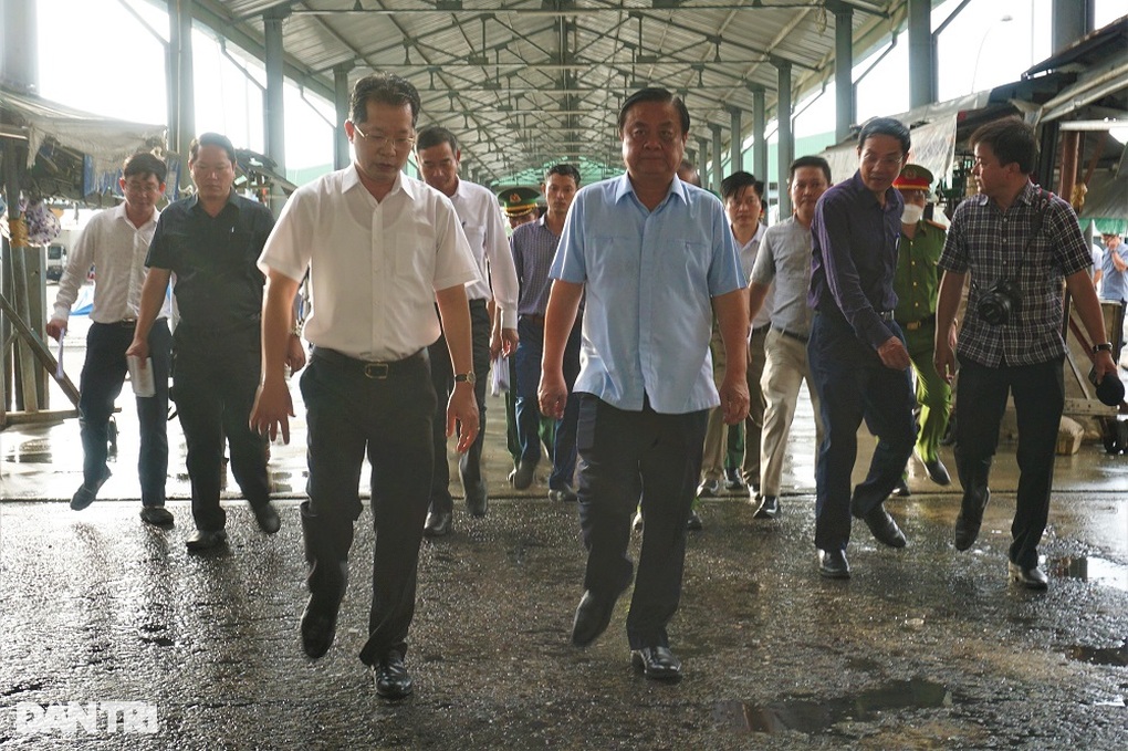 Bộ trưởng Lê Minh Hoan kiểm tra công tác chống bão Noru tại Đà Nẵng - 1