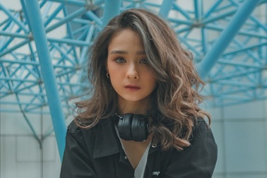 "Bông hồng lai" ĐH Kinh tế quốc dân cao 1m72, thành tích học tập ngưỡng mộ