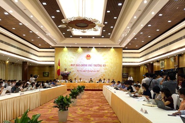 Không thể để giá lợn hơi giảm mà người tiêu dùng vẫn phải “gánh” giá cao!