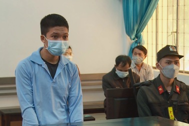 Đâm loạn xạ nhiều người, nam thanh niên lĩnh án 7 năm tù