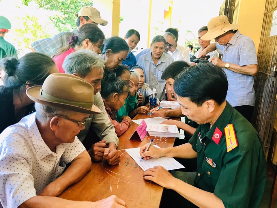 Tuổi trẻ quân đội, Tỉnh Đoàn Quảng Trị tặng quà tri ân đối tượng chính sách - 2 Tuổi trẻ quân đội, Tỉnh Đoàn Quảng Trị tặng quà tri ân đối tượng chính sách - 2