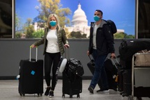 Mỹ dừng cấp thị thực trên toàn thế giới vì Covid-19