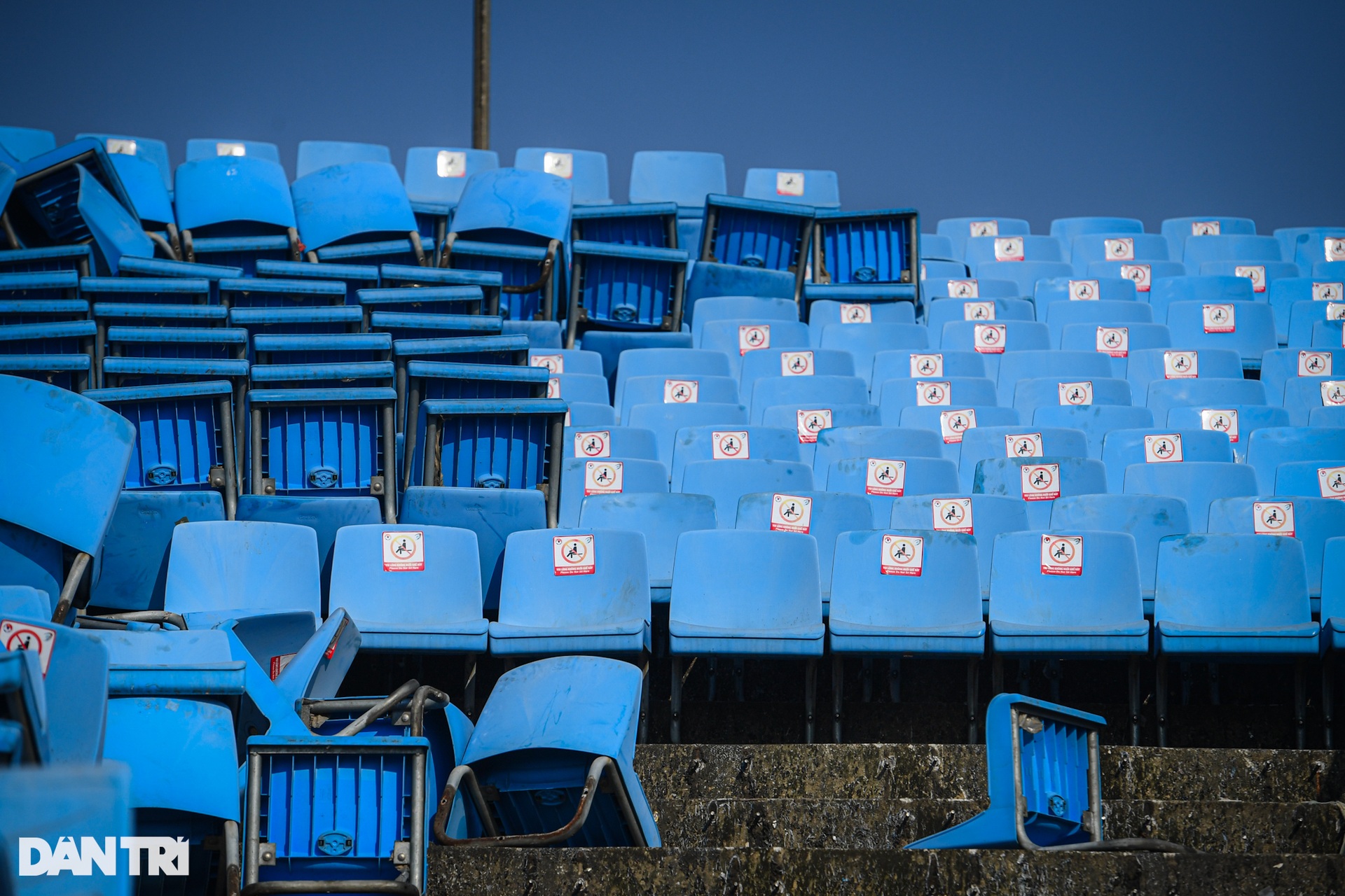 Sân Mỹ Đình ngổn ngang công trình sau khi tháo dỡ 40.000 ghế ngồi khán đài - 5