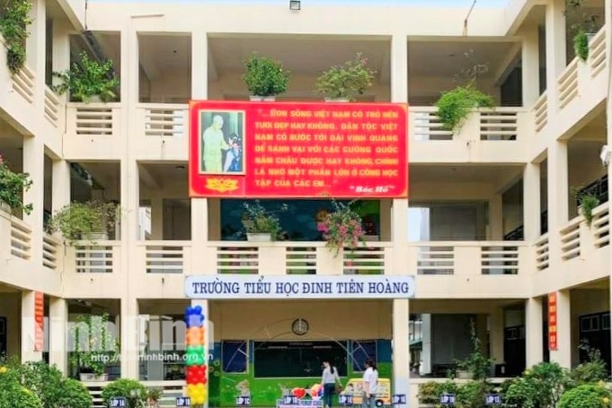 ឈប់បង្រៀនគ្រូដែលជេរសិស្សបឋមសិក្សា - ១ Dừng đứng lớp đối với cô giáo xúc phạm học sinh tiểu học - 1