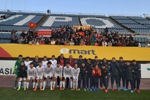 Cổ động viên Việt Nam tại Hàn Quốc chúc mừng đội tuyển nữ Việt Nam