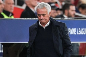 HLV Mourinho có nguy cơ bị sa thải sau hơn 1 tháng, bất ngờ với tiền đền bù