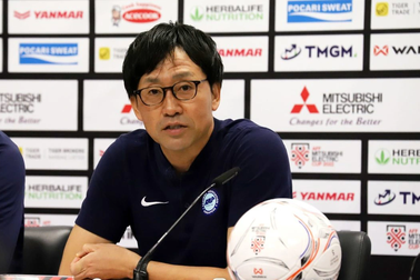 HLV Singapore tuyên bố không chơi tử thủ trước Malaysia