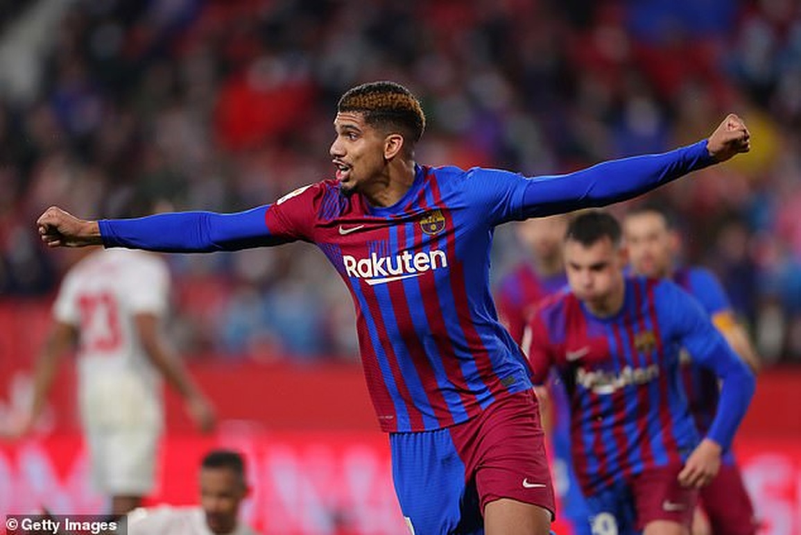 Thi đấu hơn người, Barcelona vẫn chia điểm đầy tiếc nuối trước Sevilla - 3 Thi đấu hơn người, Barcelona vẫn chia điểm đầy tiếc nuối trước Sevilla - 3